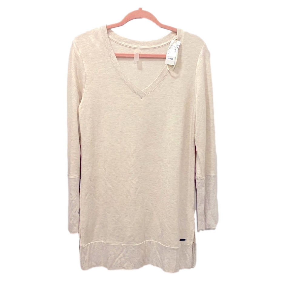 🌷Hyba🌷 NWOT 🌷 Cream Beige Long Soft V Neck Sweater